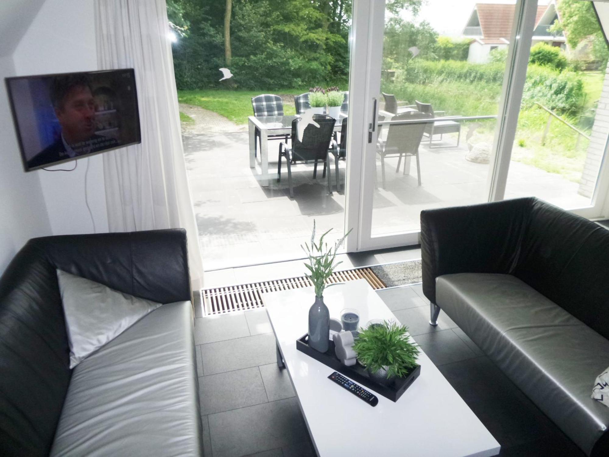 Sonnenhaus 6 Pers House With Sunny Terrace At A Typical Dutch Canal & By Lauwersmeer Lake. Anjum Exterior photo
